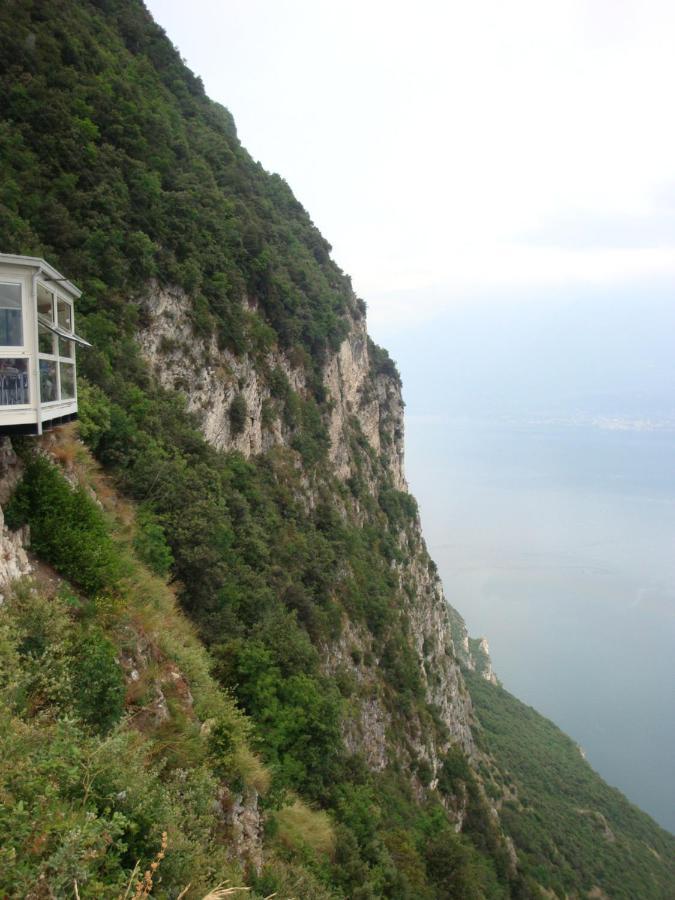 Gardameer-Tignale-Hasewinkel Exteriér fotografie